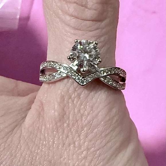 Jewelry - 925 Moissanite size 9 Women's Ring